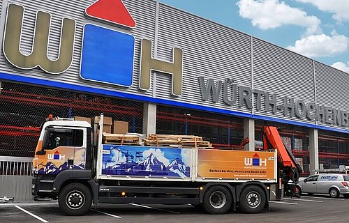 Würth Hochenburger LKW vor der Niederlassung in Wörgl