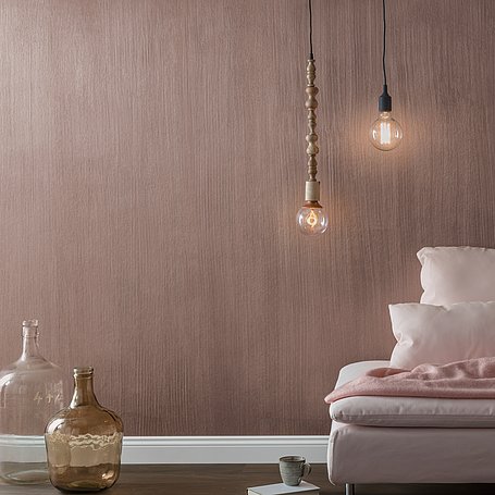 Wandfarbe in Rosegold mit Metalleffekt