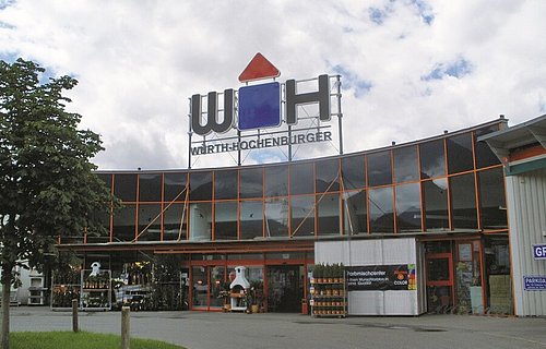 Außenaufnahme vom Würth Hochenburger Gebäude in Reutte 